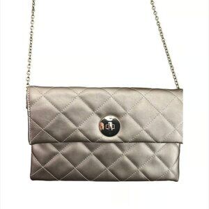 EUC 💥 KELLY & KATIE GOLD LAME QUILTED CROSSBODY BAG ~ LOVELY